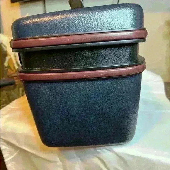 Samsonite Train/Make-Up Case - Picture 8 of 10